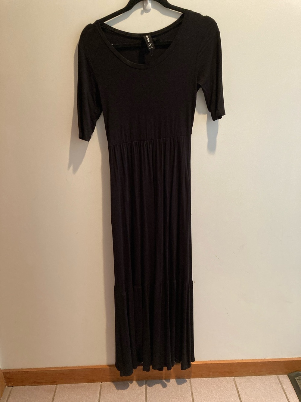 Agnes & Dora Black Short-Sleeve Tiered Maxi Dress NWOT  95% Modal & Rayon